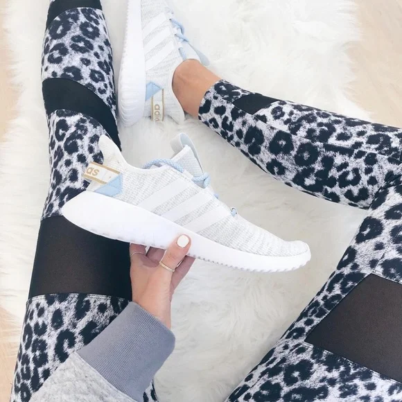 Nwt Recovery Wear Boutique snow leopard Leggings - Picture 3 of 6